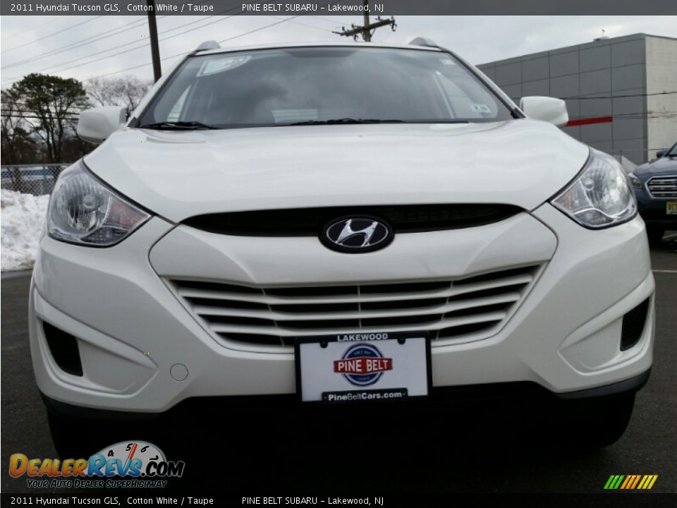 2011 Hyundai Tucson GLS Cotton White / Taupe Photo #2