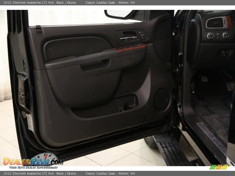2013 Chevrolet Avalanche LTZ 4x4 Black / Ebony Photo #5