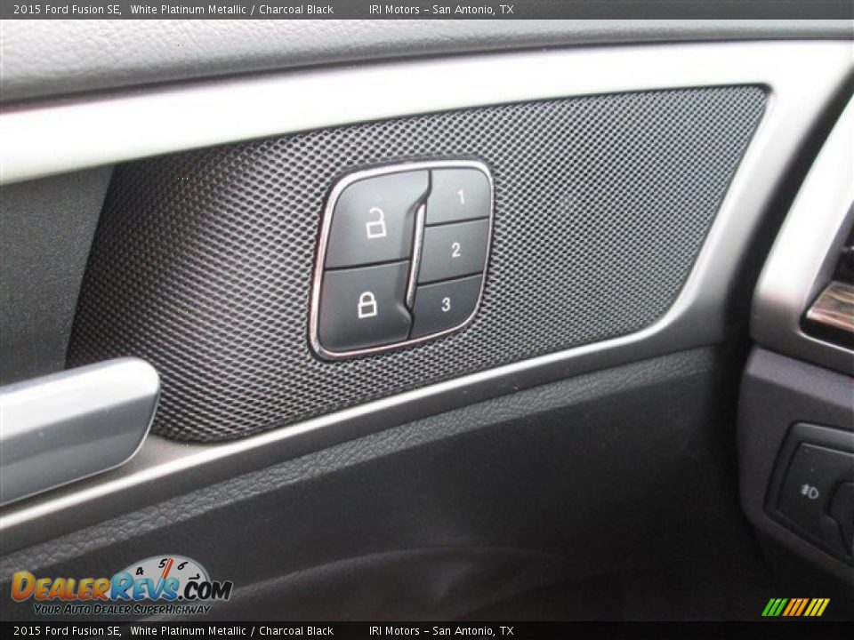 2015 Ford Fusion SE White Platinum Metallic / Charcoal Black Photo #25