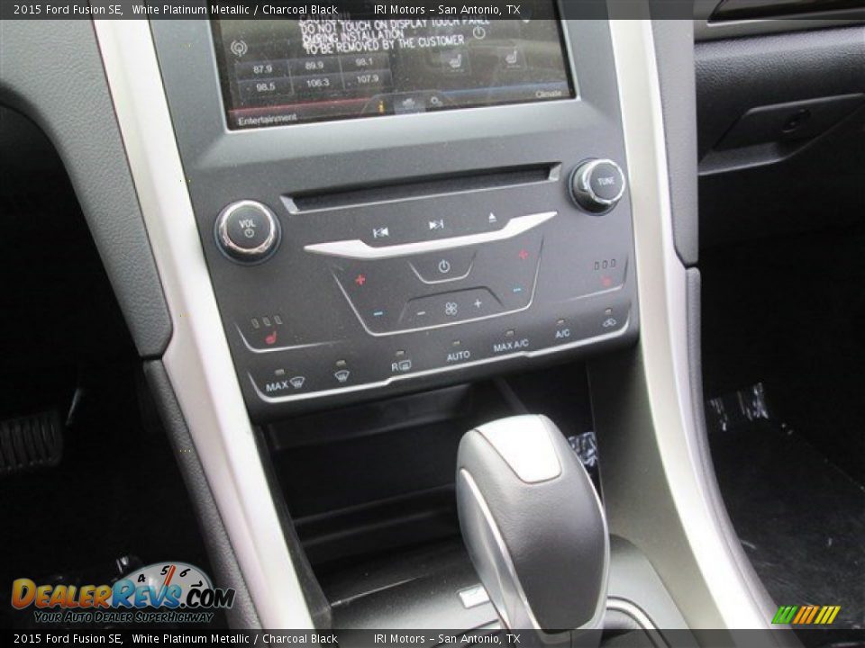 2015 Ford Fusion SE White Platinum Metallic / Charcoal Black Photo #32