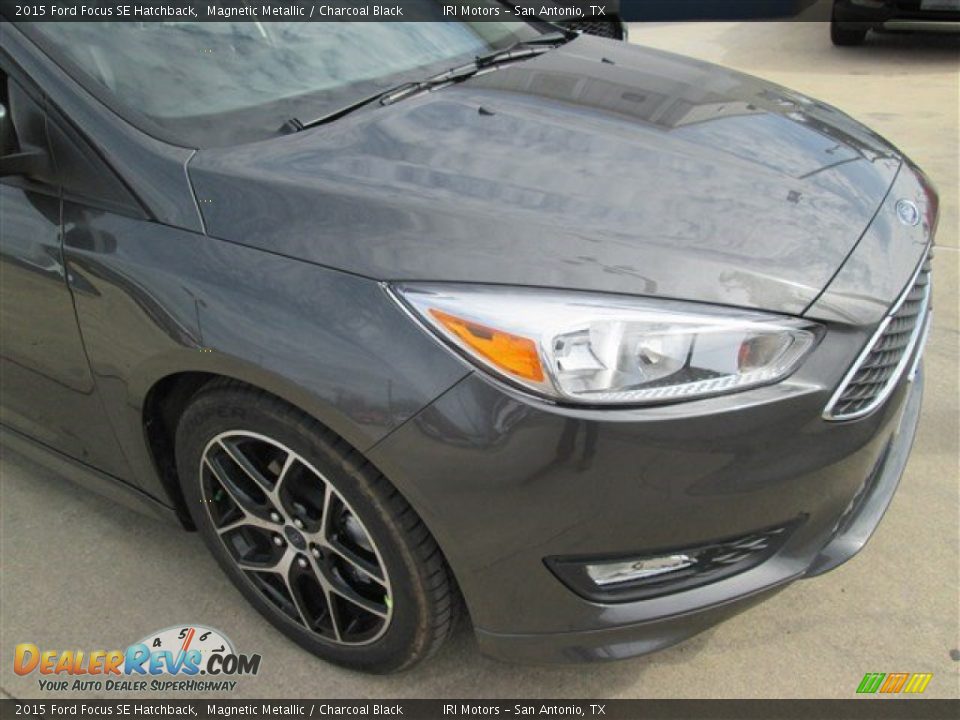 2015 Ford Focus SE Hatchback Magnetic Metallic / Charcoal Black Photo #3