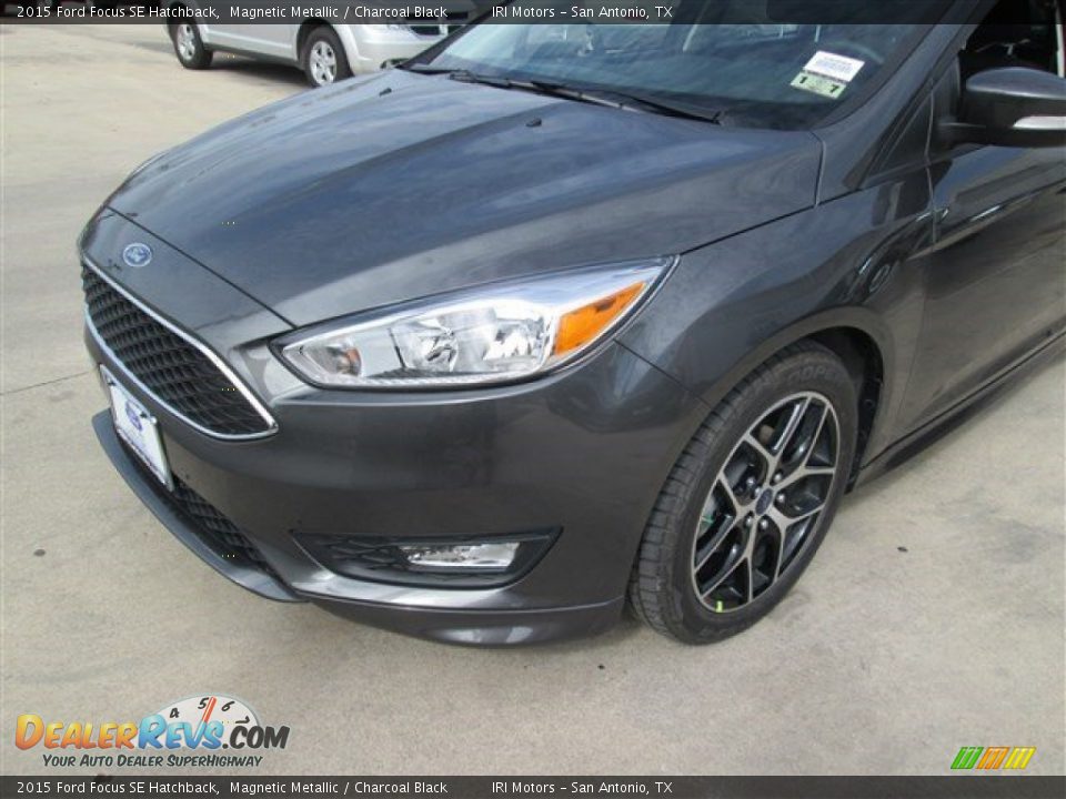 2015 Ford Focus SE Hatchback Magnetic Metallic / Charcoal Black Photo #6
