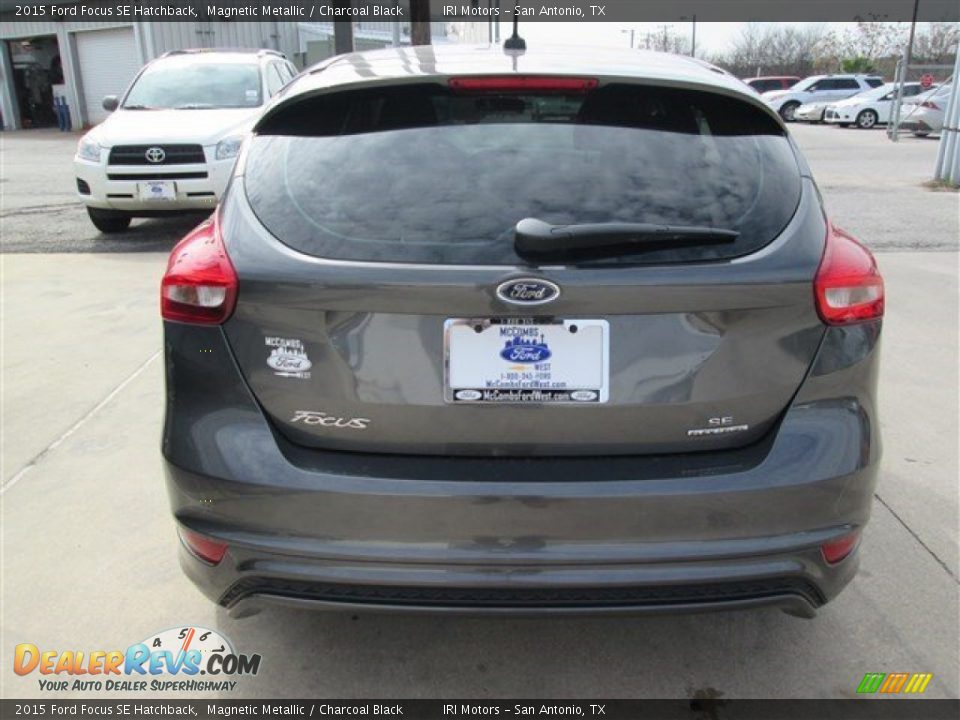 2015 Ford Focus SE Hatchback Magnetic Metallic / Charcoal Black Photo #9