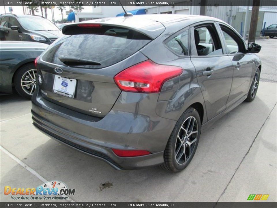 2015 Ford Focus SE Hatchback Magnetic Metallic / Charcoal Black Photo #10