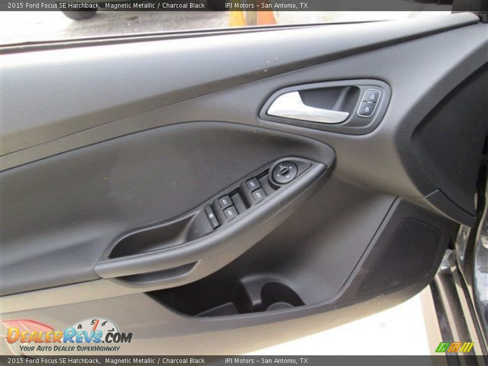 2015 Ford Focus SE Hatchback Magnetic Metallic / Charcoal Black Photo #22