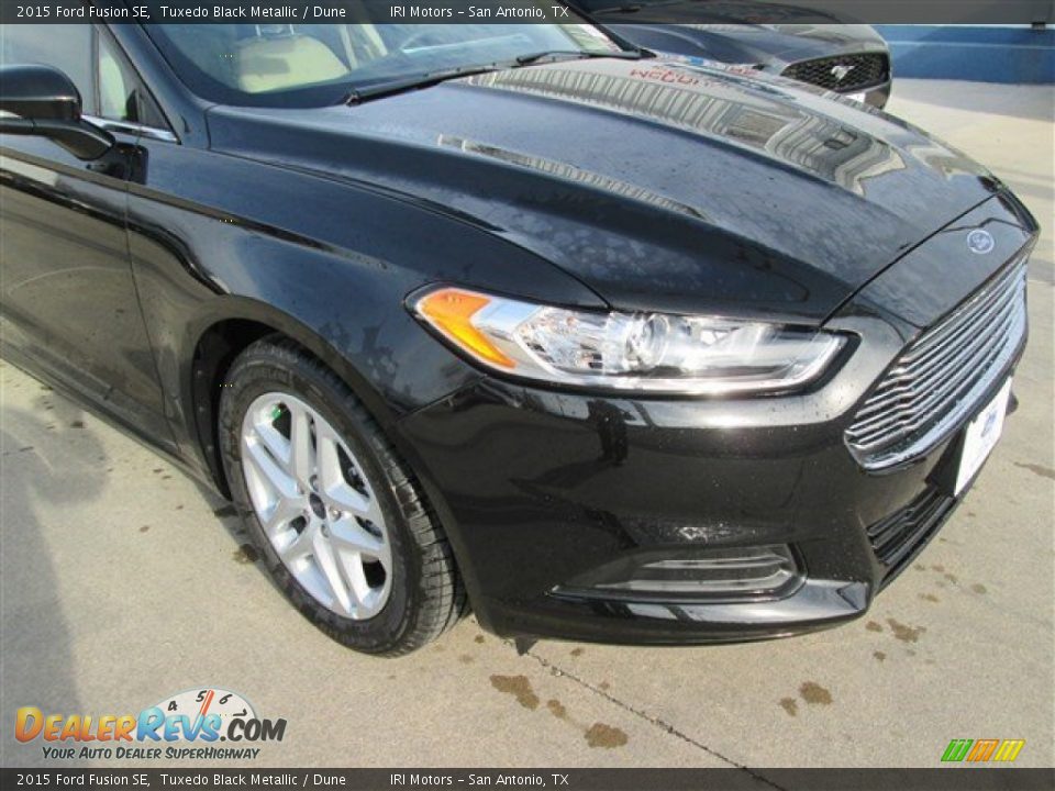 2015 Ford Fusion SE Tuxedo Black Metallic / Dune Photo #2