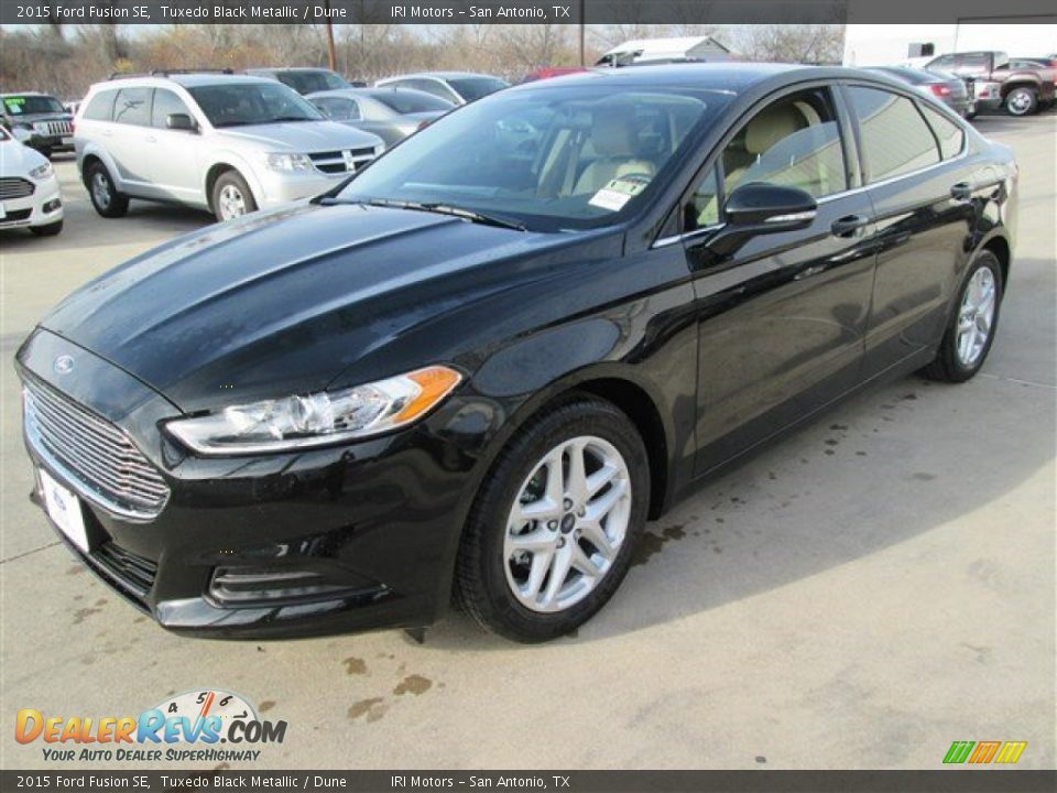 Front 3/4 View of 2015 Ford Fusion SE Photo #6
