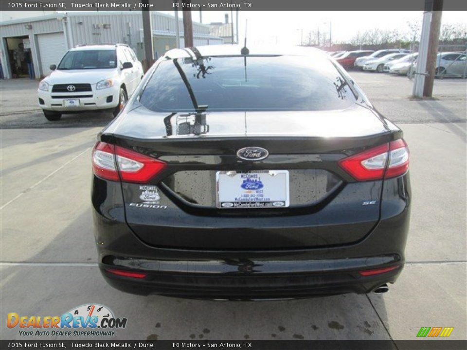 2015 Ford Fusion SE Tuxedo Black Metallic / Dune Photo #8
