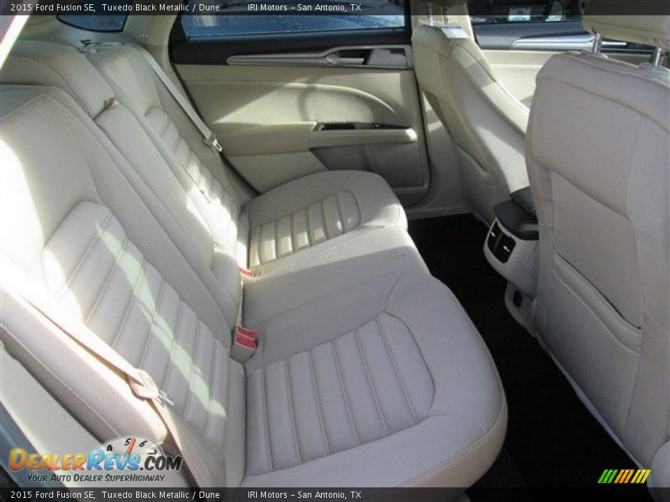 2015 Ford Fusion SE Tuxedo Black Metallic / Dune Photo #11