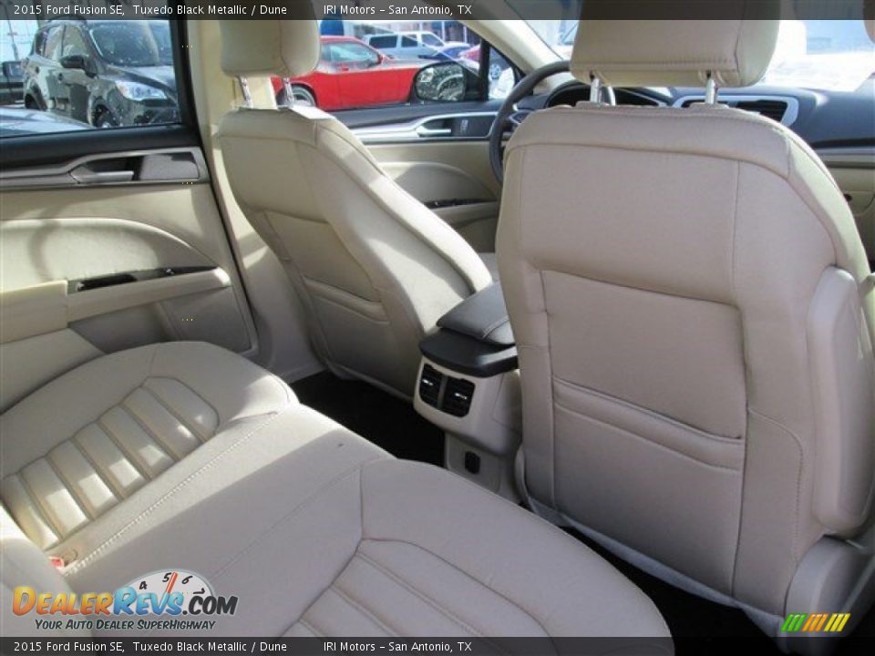 2015 Ford Fusion SE Tuxedo Black Metallic / Dune Photo #12