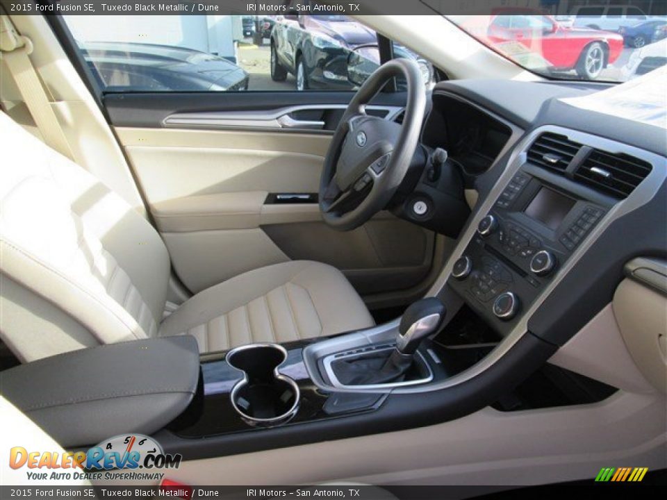 2015 Ford Fusion SE Tuxedo Black Metallic / Dune Photo #16