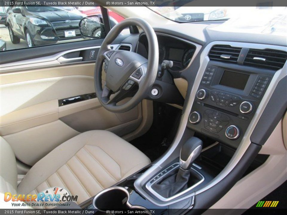 2015 Ford Fusion SE Tuxedo Black Metallic / Dune Photo #17