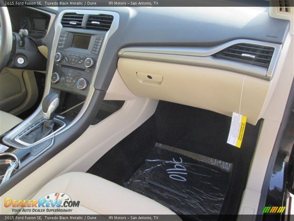 2015 Ford Fusion SE Tuxedo Black Metallic / Dune Photo #18