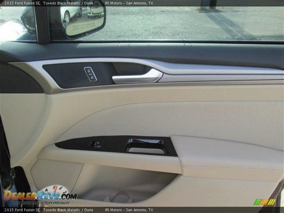 2015 Ford Fusion SE Tuxedo Black Metallic / Dune Photo #19