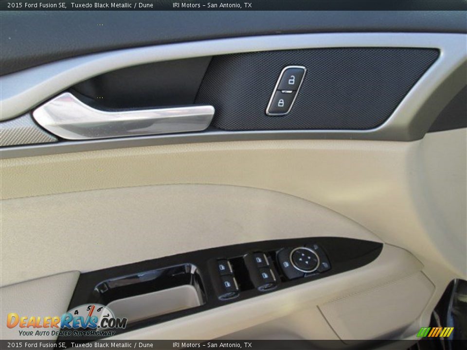 2015 Ford Fusion SE Tuxedo Black Metallic / Dune Photo #25