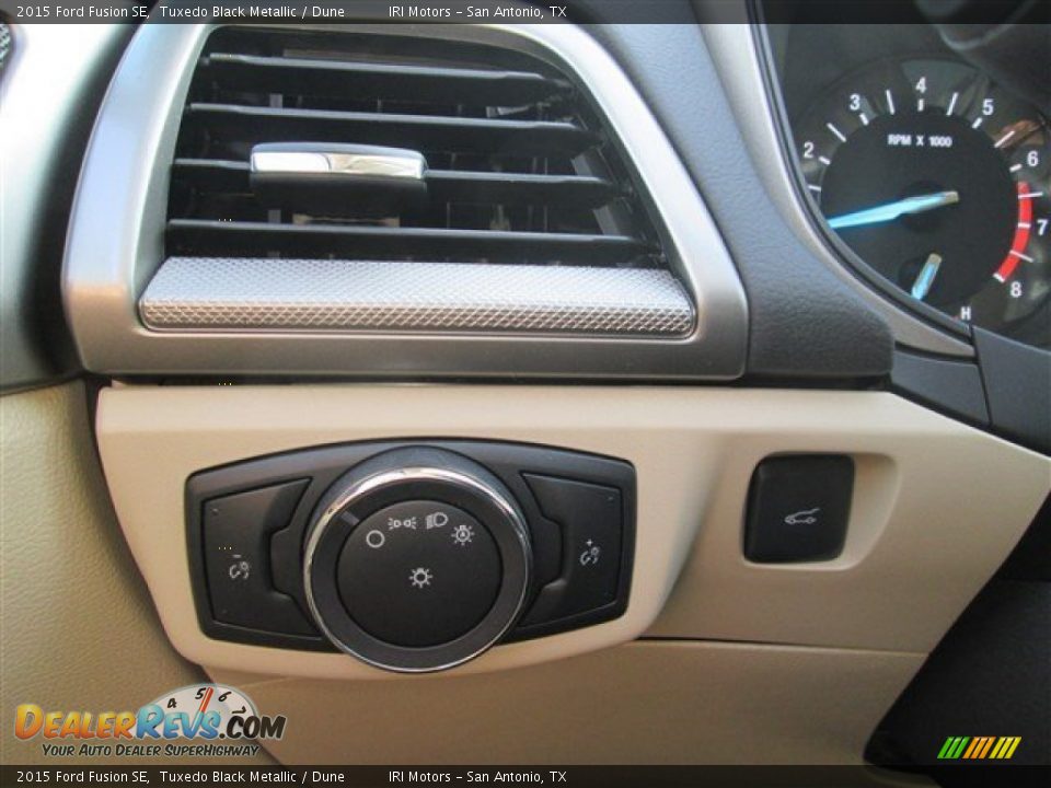 2015 Ford Fusion SE Tuxedo Black Metallic / Dune Photo #26