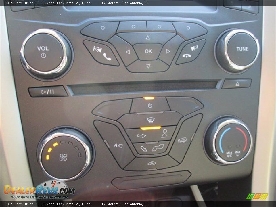 2015 Ford Fusion SE Tuxedo Black Metallic / Dune Photo #32