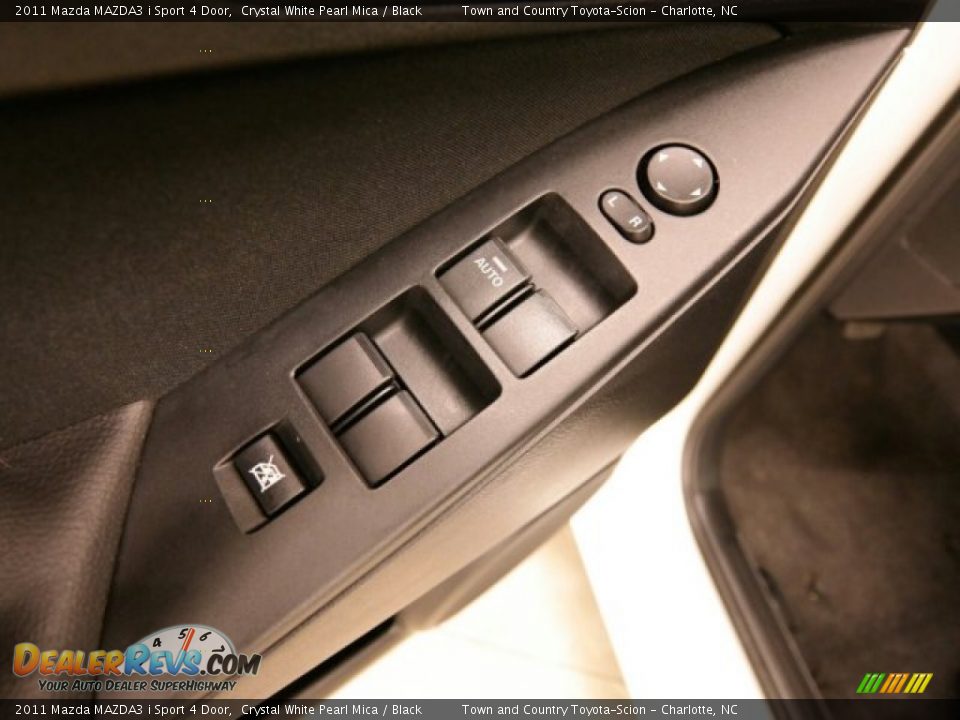2011 Mazda MAZDA3 i Sport 4 Door Crystal White Pearl Mica / Black Photo #16