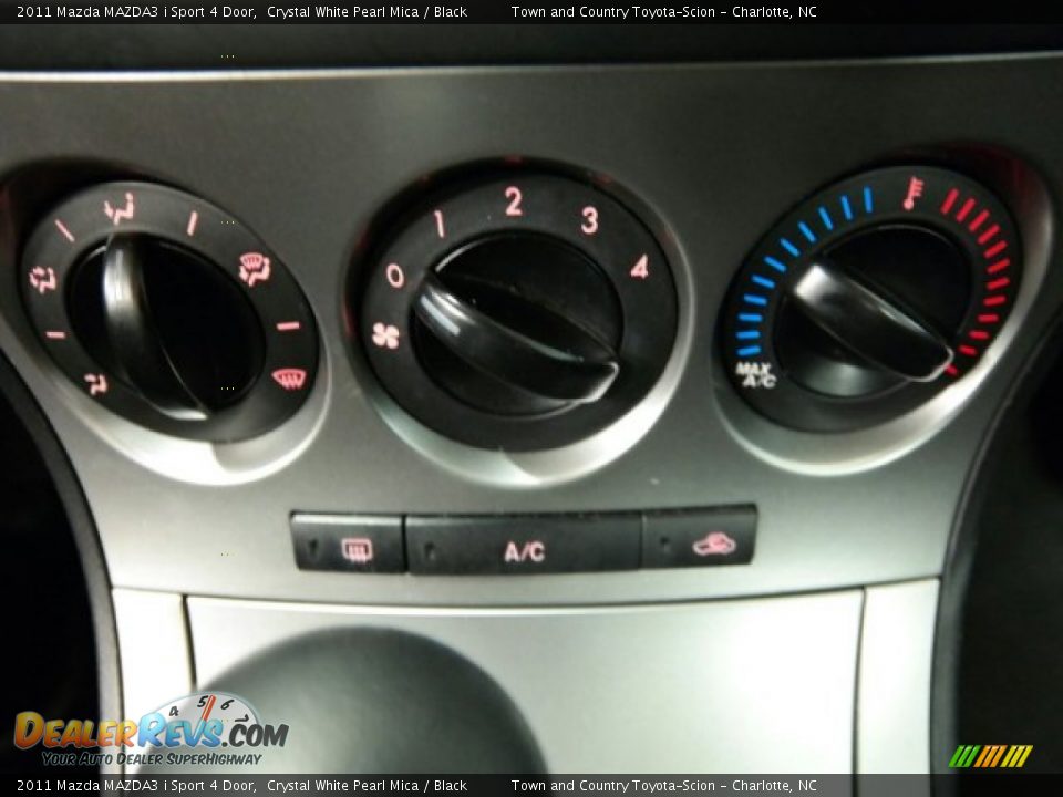 2011 Mazda MAZDA3 i Sport 4 Door Crystal White Pearl Mica / Black Photo #22