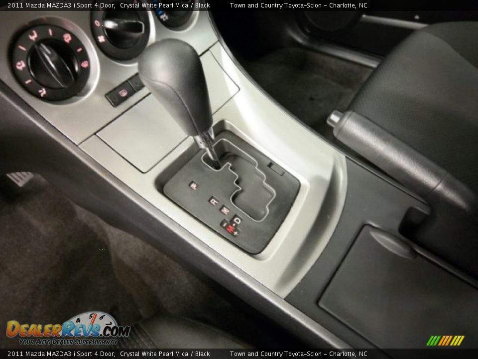 2011 Mazda MAZDA3 i Sport 4 Door Crystal White Pearl Mica / Black Photo #23