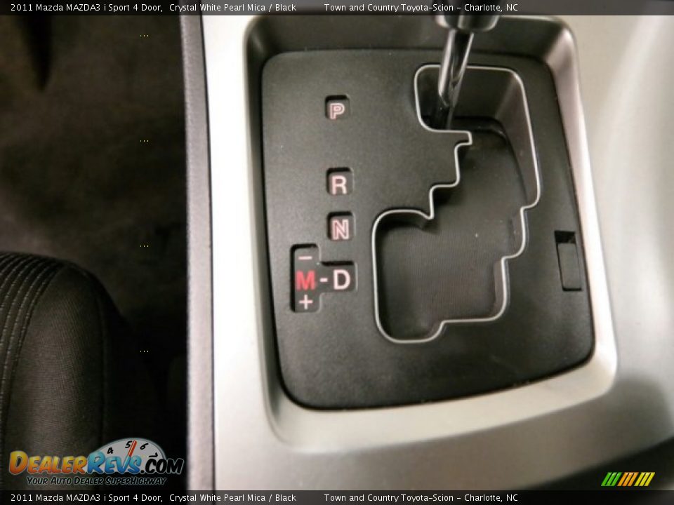 2011 Mazda MAZDA3 i Sport 4 Door Crystal White Pearl Mica / Black Photo #24