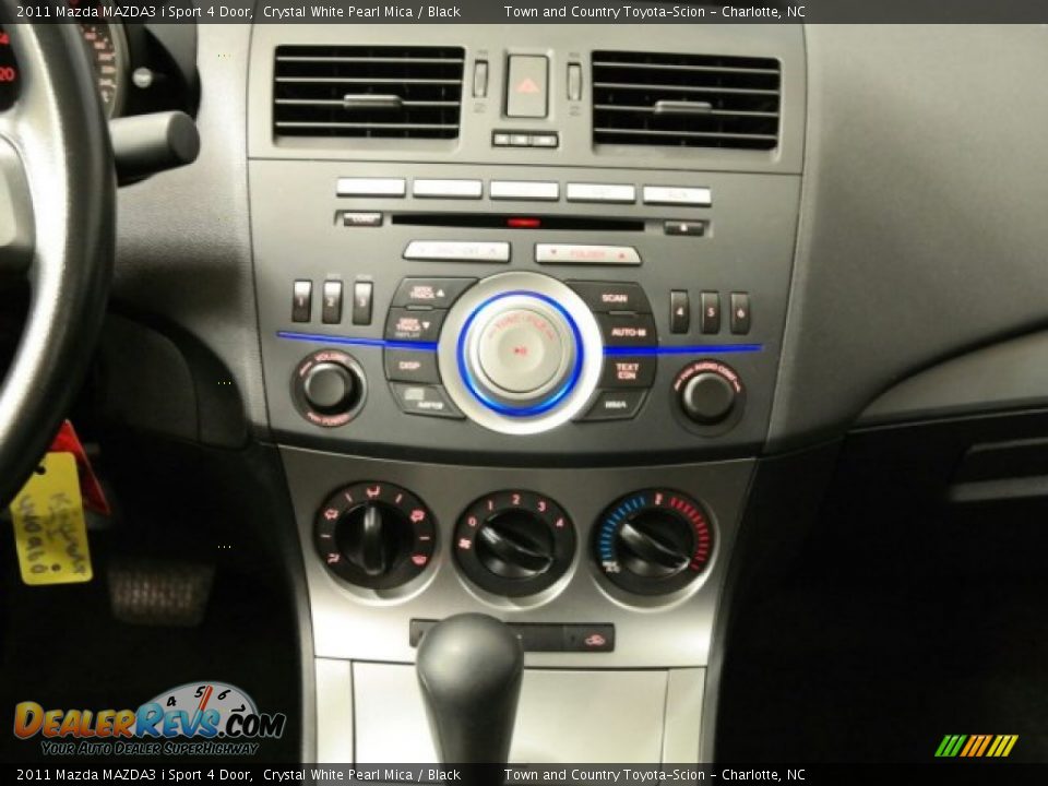 2011 Mazda MAZDA3 i Sport 4 Door Crystal White Pearl Mica / Black Photo #30