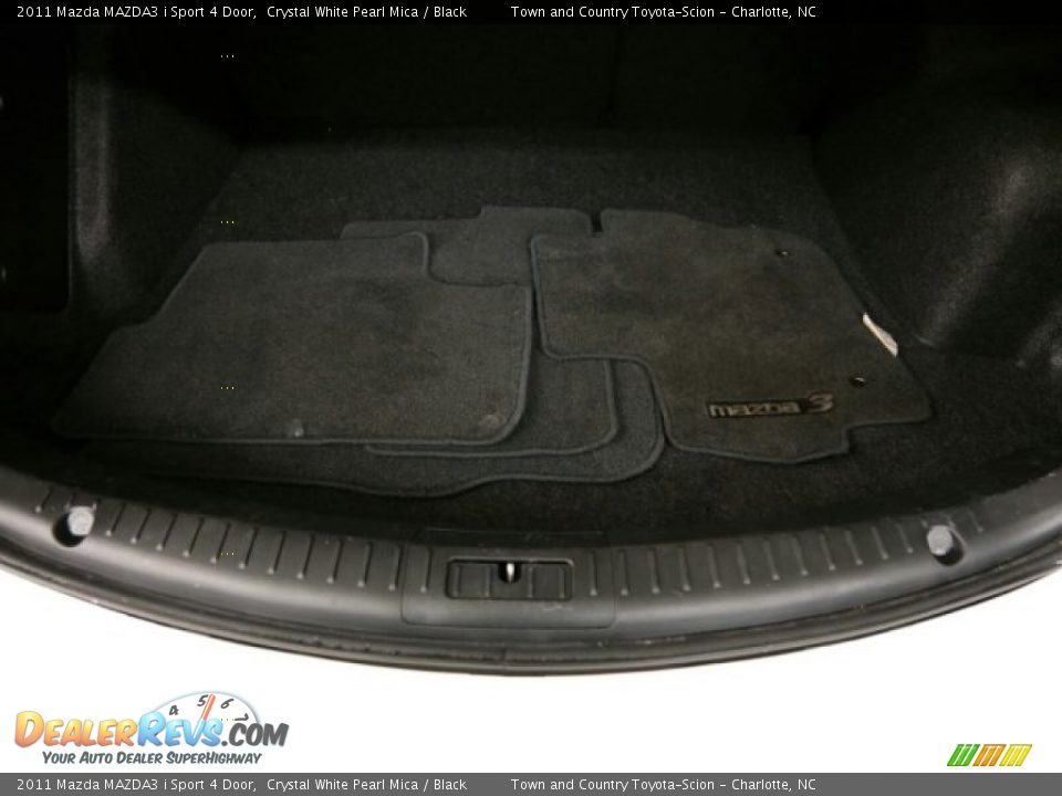 2011 Mazda MAZDA3 i Sport 4 Door Crystal White Pearl Mica / Black Photo #32