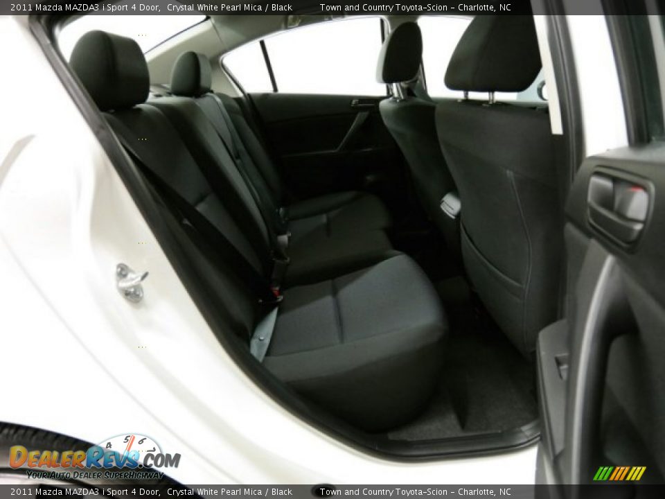 2011 Mazda MAZDA3 i Sport 4 Door Crystal White Pearl Mica / Black Photo #33