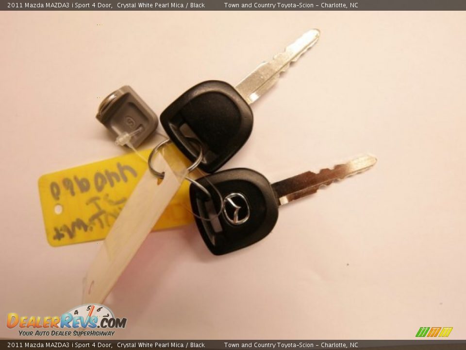 2011 Mazda MAZDA3 i Sport 4 Door Crystal White Pearl Mica / Black Photo #36