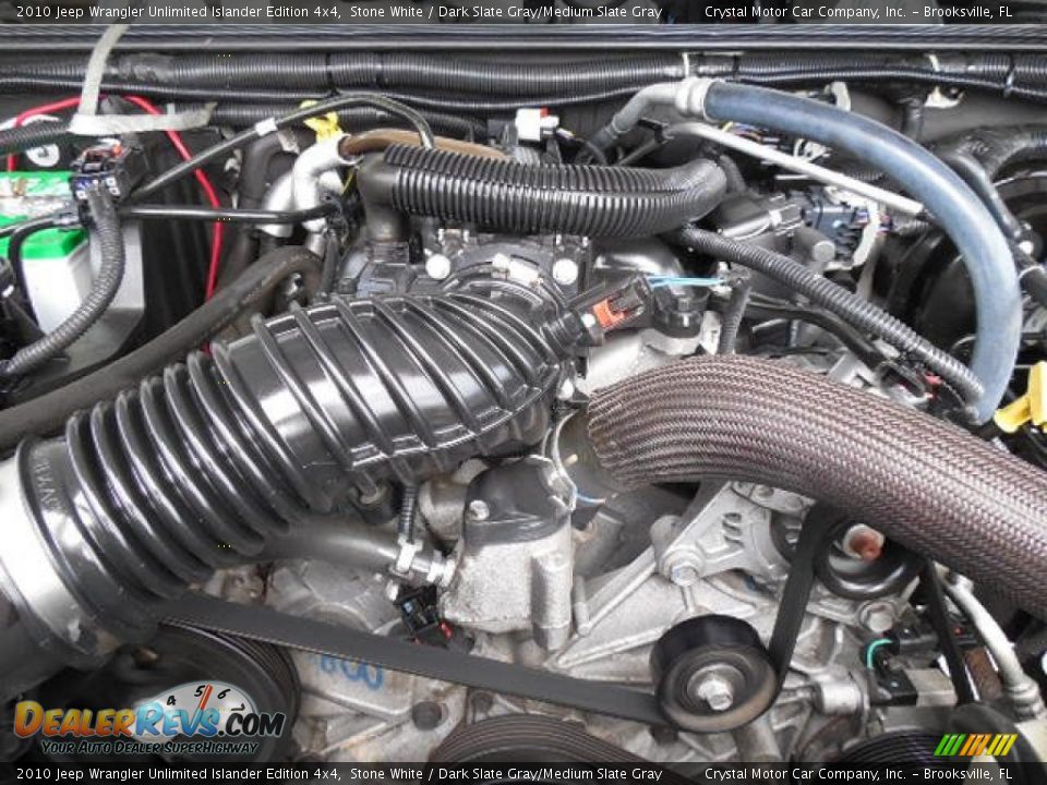 2010 Jeep Wrangler Unlimited Islander Edition 4x4 Stone White / Dark Slate Gray/Medium Slate Gray Photo #17