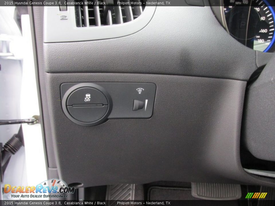 Controls of 2015 Hyundai Genesis Coupe 3.8 Photo #33