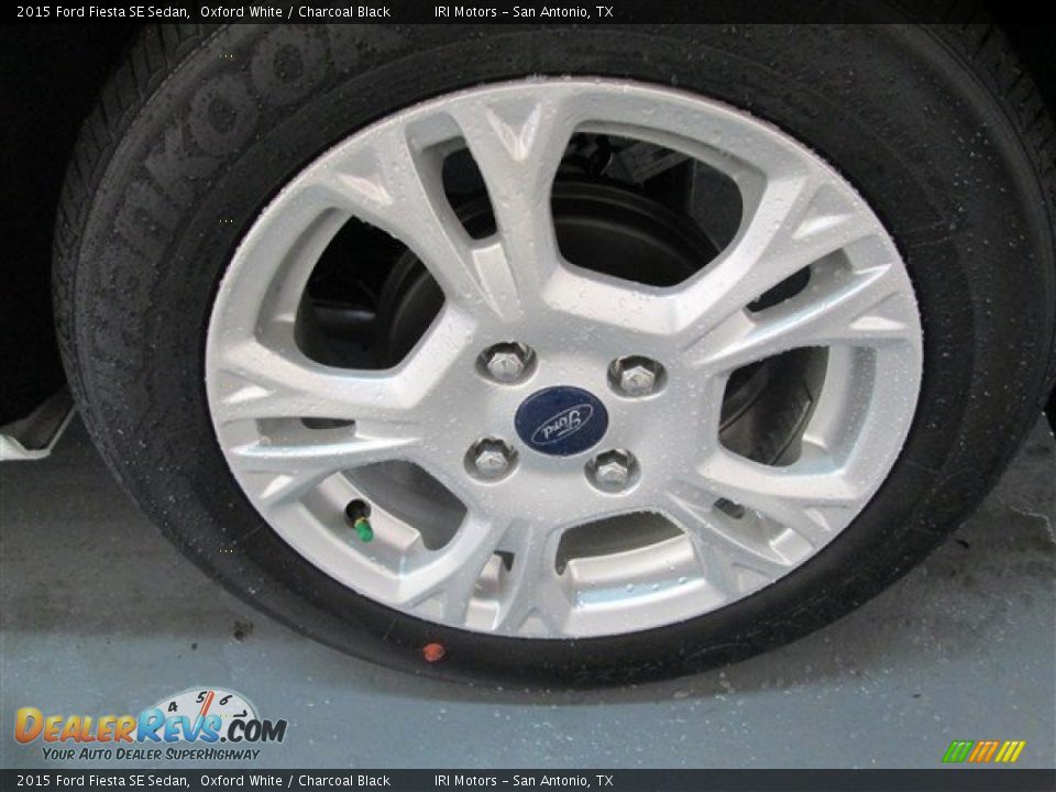 2015 Ford Fiesta SE Sedan Oxford White / Charcoal Black Photo #4