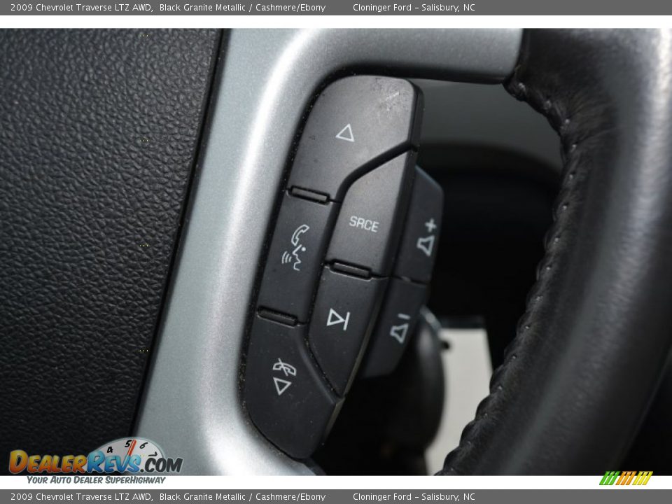 2009 Chevrolet Traverse LTZ AWD Black Granite Metallic / Cashmere/Ebony Photo #30