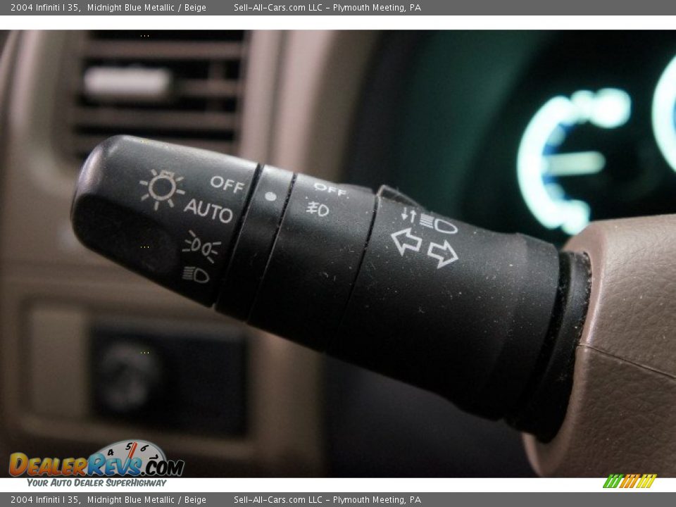 Controls of 2004 Infiniti I 35 Photo #25