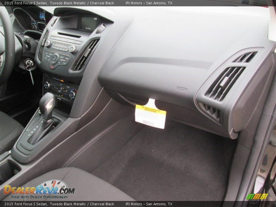 2015 Ford Focus S Sedan Tuxedo Black Metallic / Charcoal Black Photo #15