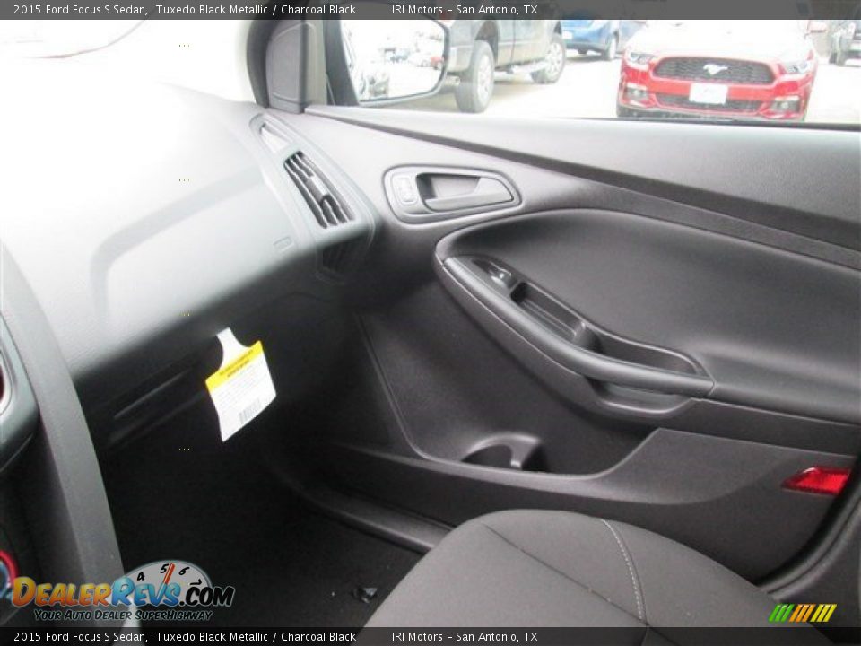 2015 Ford Focus S Sedan Tuxedo Black Metallic / Charcoal Black Photo #26