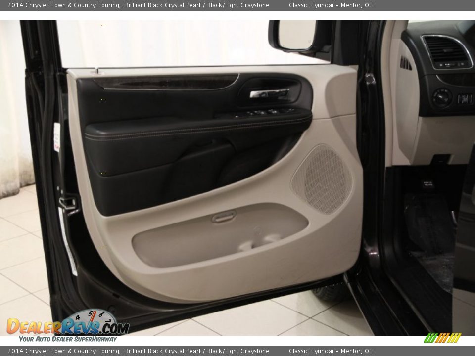 2014 Chrysler Town & Country Touring Brilliant Black Crystal Pearl / Black/Light Graystone Photo #4