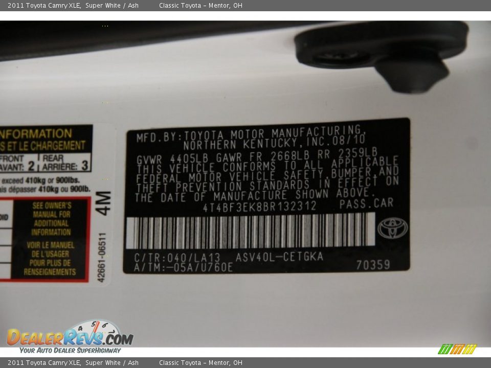 2011 Toyota Camry XLE Super White / Ash Photo #18