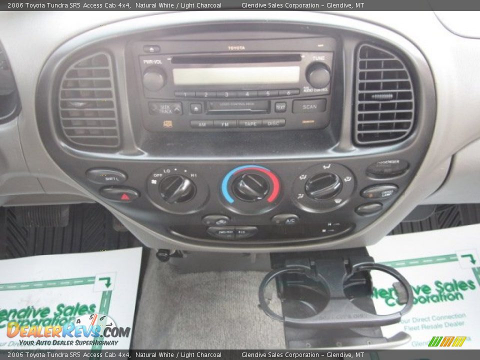 Controls of 2006 Toyota Tundra SR5 Access Cab 4x4 Photo #22
