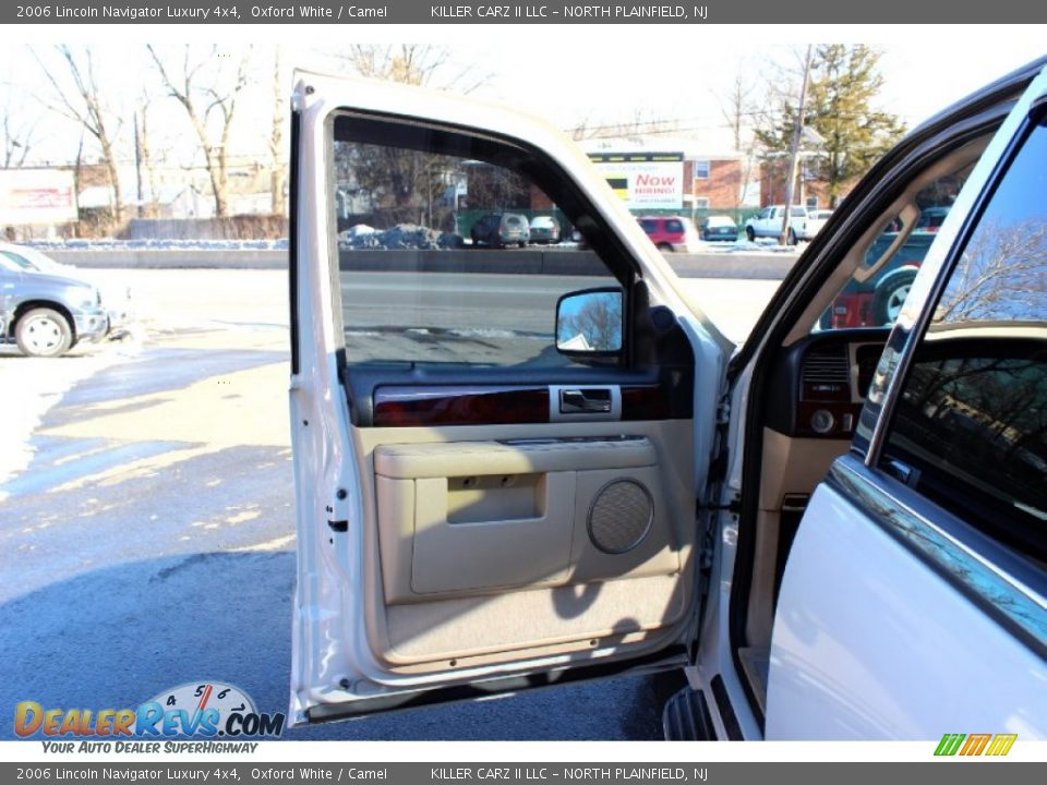 2006 Lincoln Navigator Luxury 4x4 Oxford White / Camel Photo #10