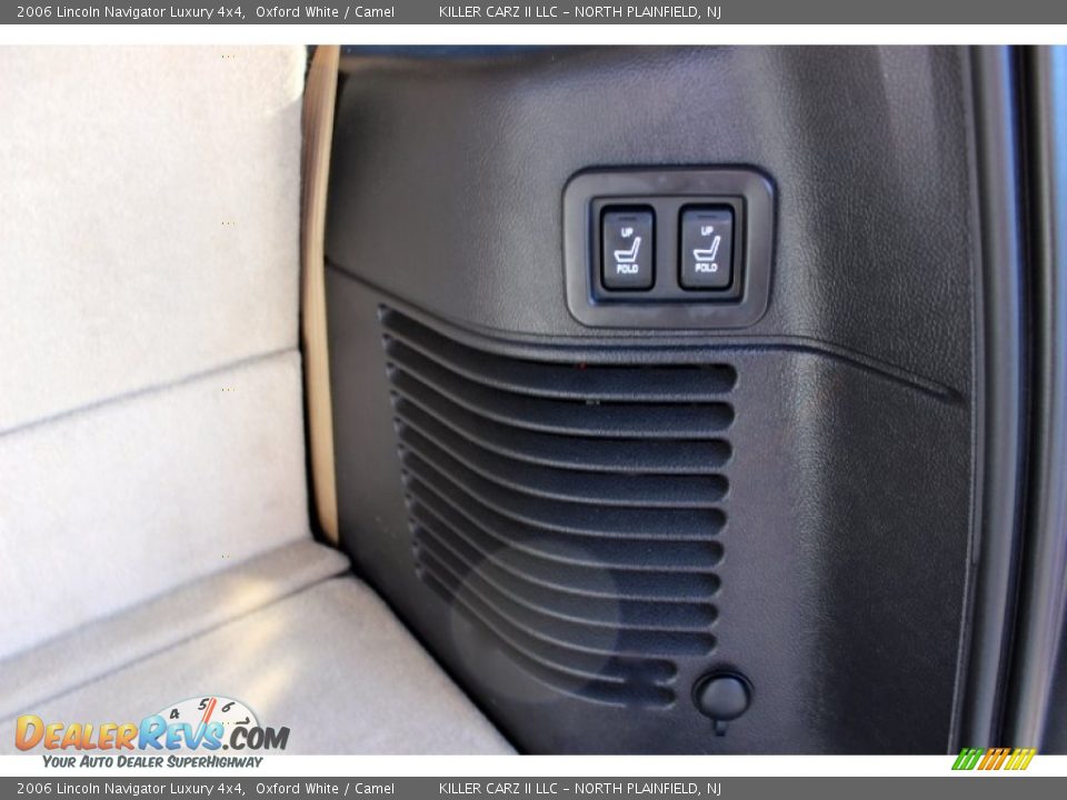 2006 Lincoln Navigator Luxury 4x4 Oxford White / Camel Photo #24