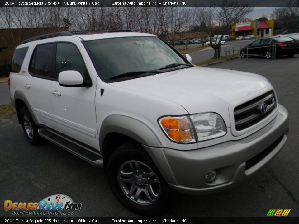 Front 3/4 View of 2004 Toyota Sequoia SR5 4x4 Photo #3