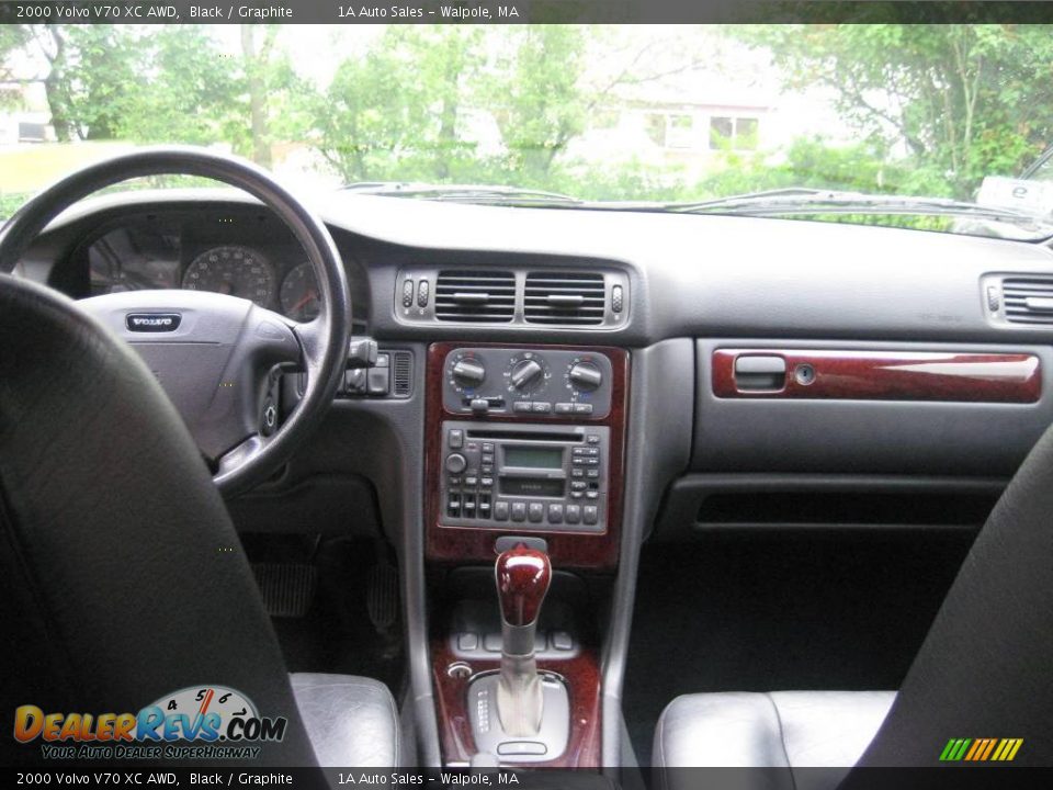 2000 Volvo V70 XC AWD Black / Graphite Photo #5