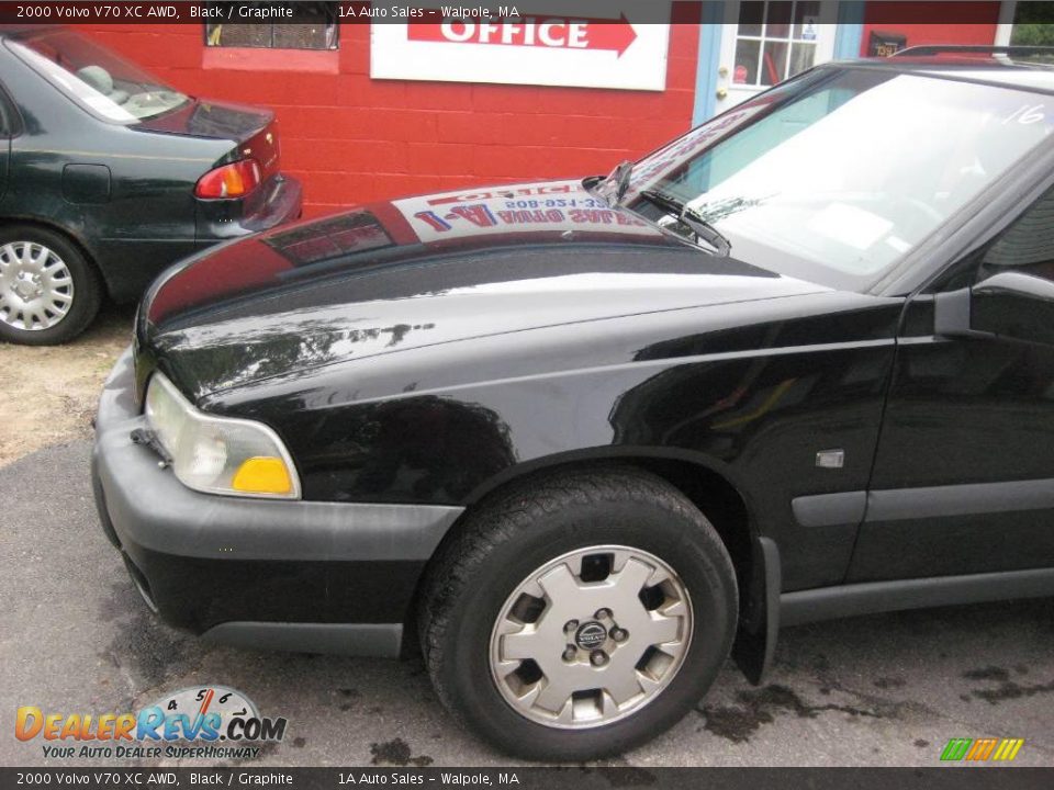 2000 Volvo V70 XC AWD Black / Graphite Photo #7