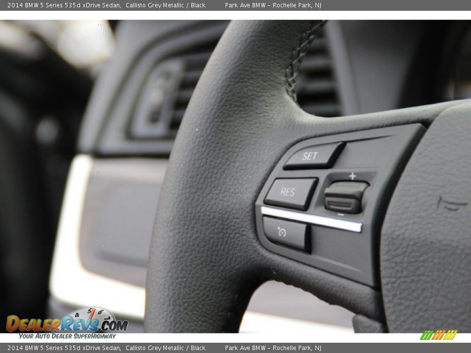 Controls of 2014 BMW 5 Series 535d xDrive Sedan Photo #20
