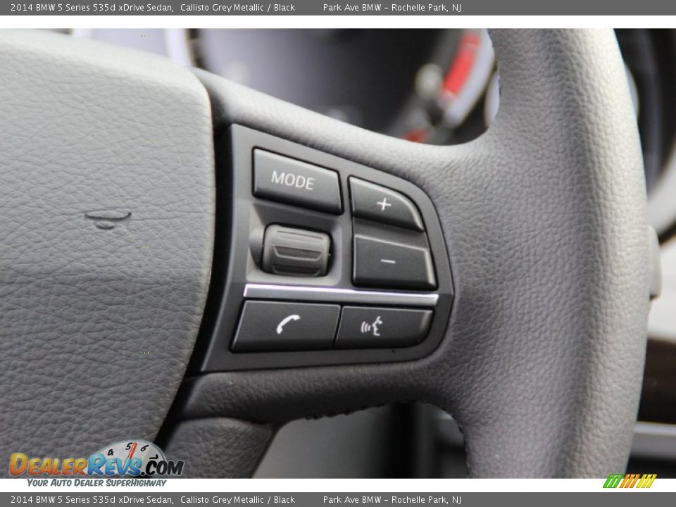 Controls of 2014 BMW 5 Series 535d xDrive Sedan Photo #21