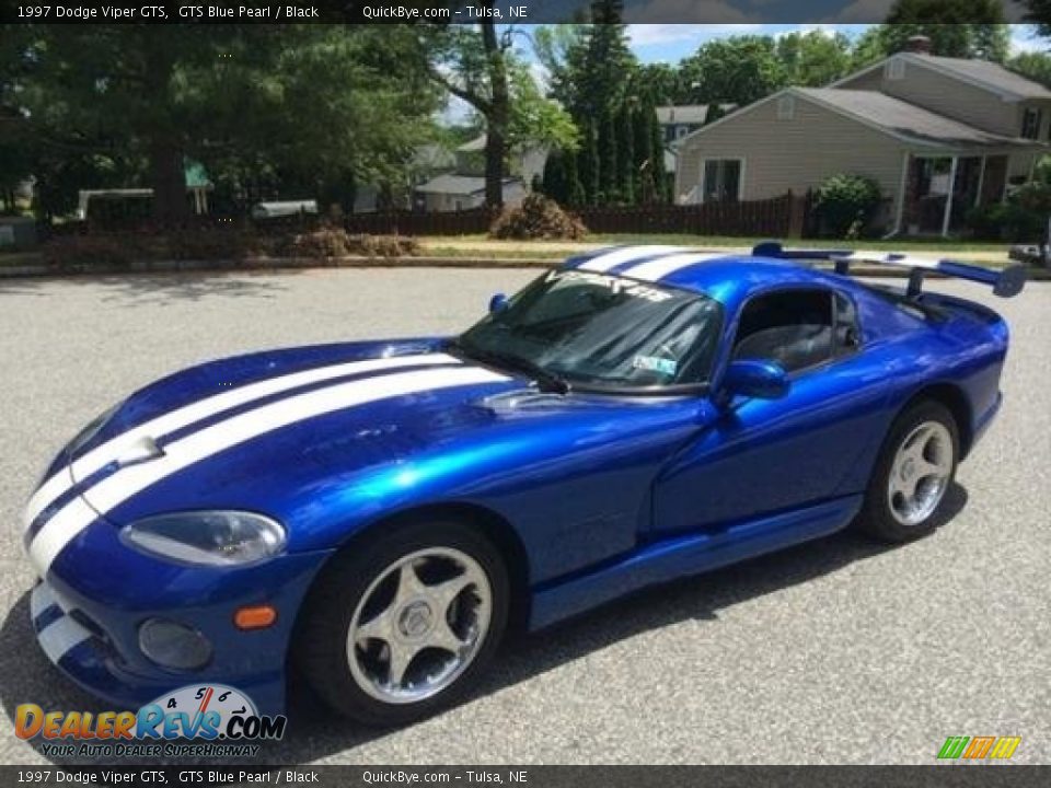 Front 3/4 View of 1997 Dodge Viper GTS Photo #1