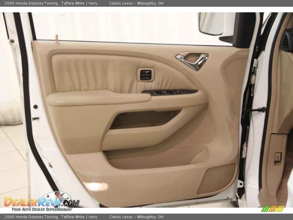 Door Panel of 2006 Honda Odyssey Touring Photo #4
