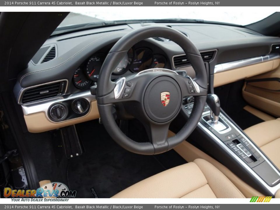 Dashboard of 2014 Porsche 911 Carrera 4S Cabriolet Photo #18
