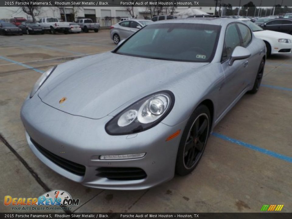 Front 3/4 View of 2015 Porsche Panamera S Photo #3